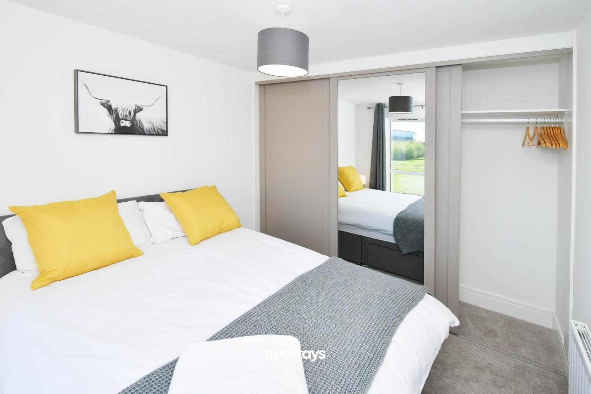 Regal House By True Stays - 3 Bedroom House In Stoke-On-Trent Exterior photo