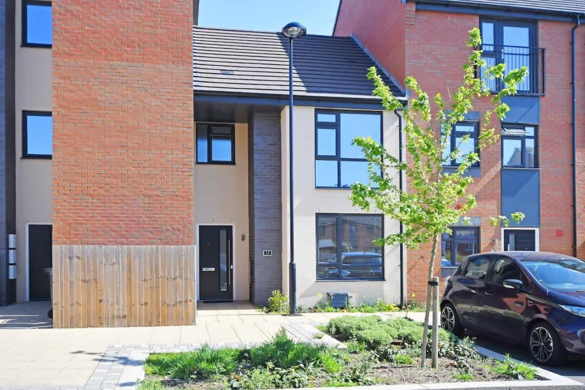 Regal House By True Stays - 3 Bedroom House In Stoke-On-Trent Exterior photo
