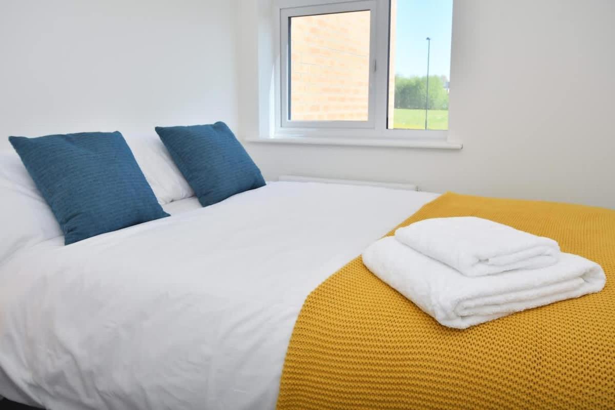 Regal House By True Stays - 3 Bedroom House In Stoke-On-Trent Exterior photo