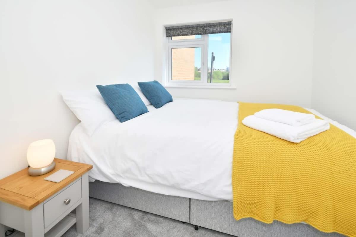 Regal House By True Stays - 3 Bedroom House In Stoke-On-Trent Exterior photo